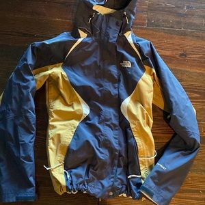 women’s north face coat